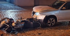 Motorista embriagado e sem CNH causa acidente e deixa motociclista ferido