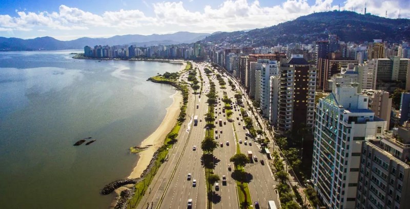 Beira-Mar Norte ganha travessias para pedestres com sistema de botoeiras