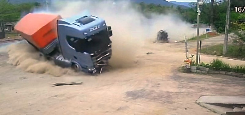 Vídeo: acidente grave na BR-470 provoca morte e deixa duas pessoas feridas