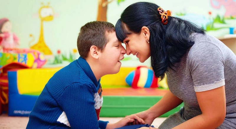 Mais de 300 famílias já recebem pensão especial por autismo severo em SC