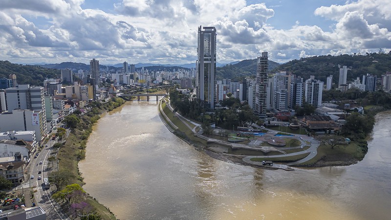 Setor de serviços é o principal responsável pelas novas contratações em Blumenau