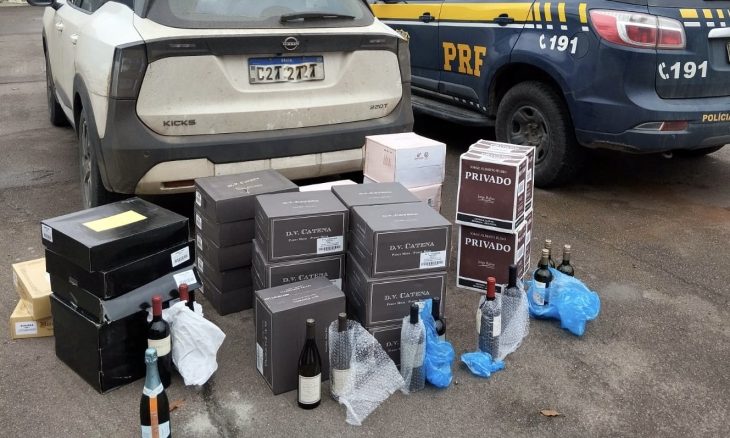 Motorista é flagrado com mais de 170 garrafas de vinho na BR-470