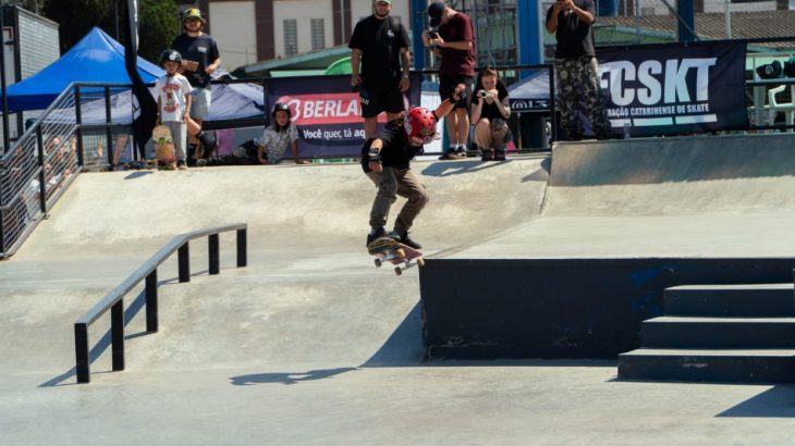 Skatista mirim de Blumenau conquista o campeonato Skate Street Infantil