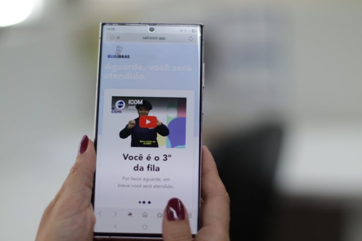 Blumenau lança programa para atender pessoas surdas