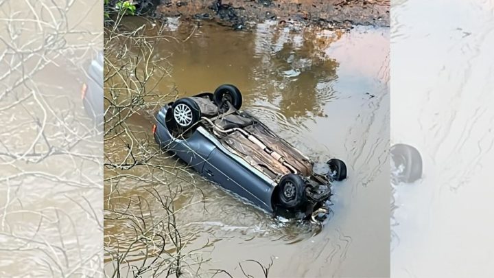 Motorista morre após carro cair de ponte e submergir em rio