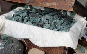 Mergulhadores encontram 1 milhão de dólares em moedas em barco naufragado