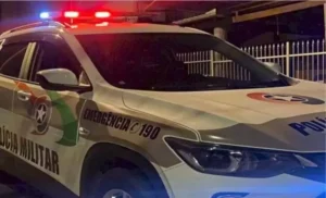 Avô esfaqueia neto com facão após briga de família e acaba preso