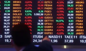 Bolsa rompe marca histórica e fecha acima dos 150 mil pontos pela primeira vez