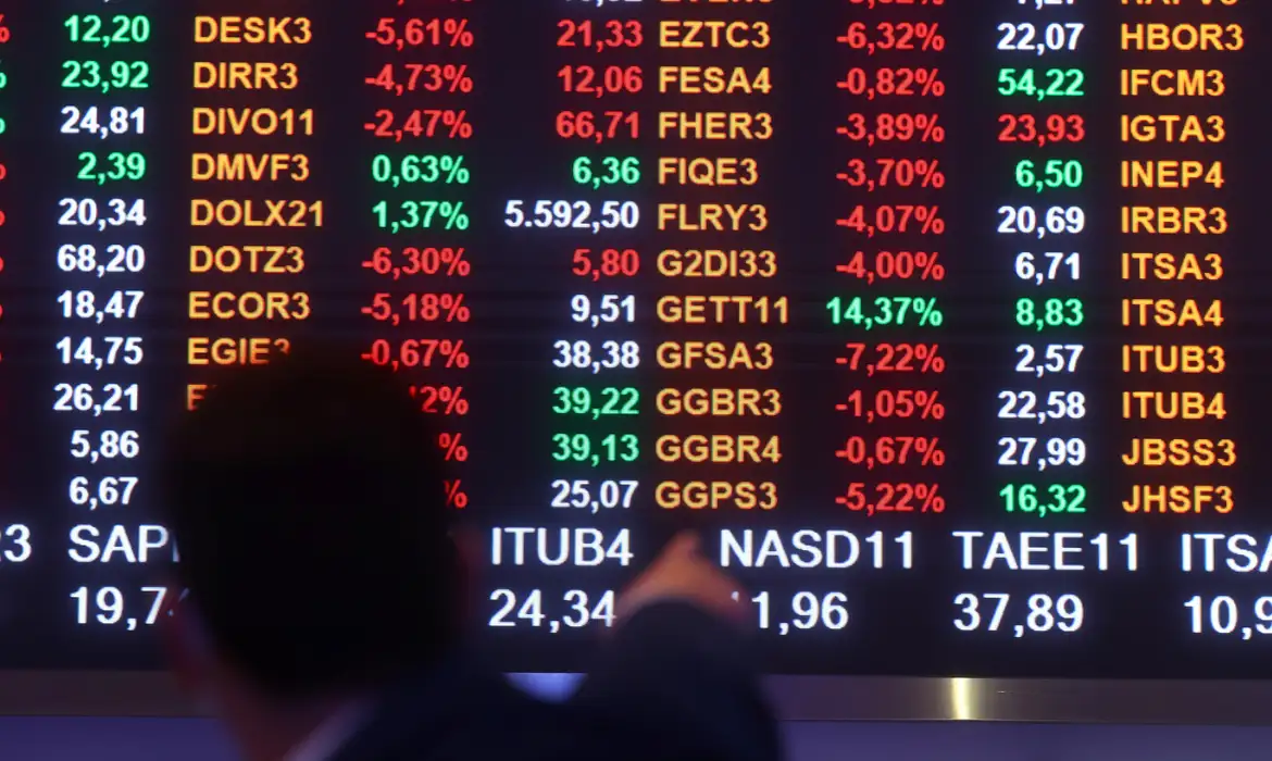 Bolsa rompe marca histórica e fecha acima dos 150 mil pontos pela primeira vez