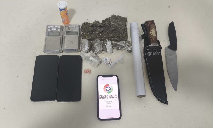 Homem com antecedentes por tráfico é preso após denúncia