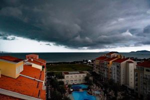 Frente fria e Ciclone provocam temporais, ventos fortes e mar agitado em SC