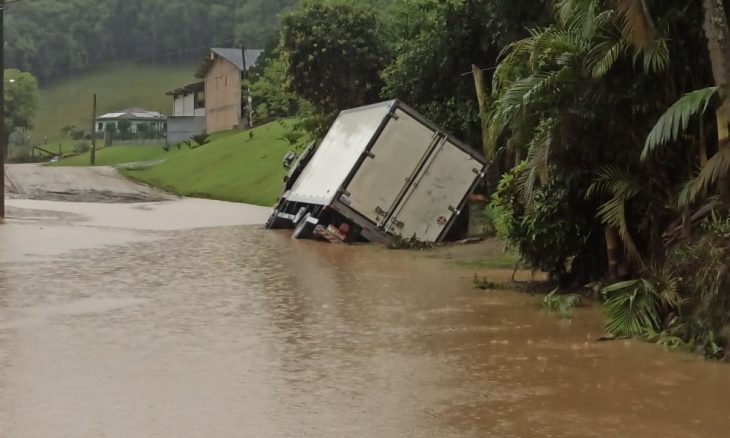 Chuva intensa suspende aulas em cidade do Norte catarinense