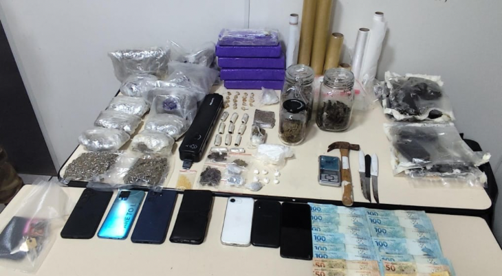 Polícia Militar prende dois homens com mais de 12 kg de drogas
