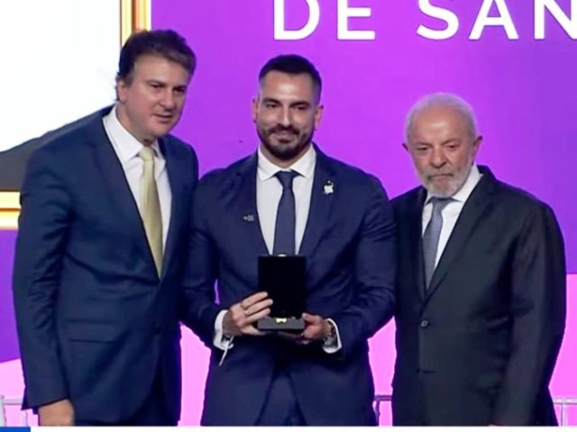 Governo Lula entrega medalha póstuma ao ex-reitor Cancellier no Itamaraty
