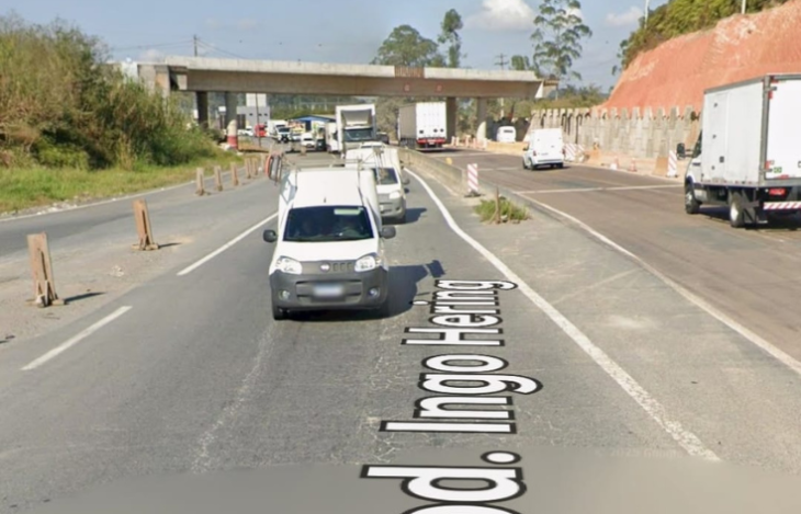 BR-470 tem alteração no trânsito para construção de viaduto