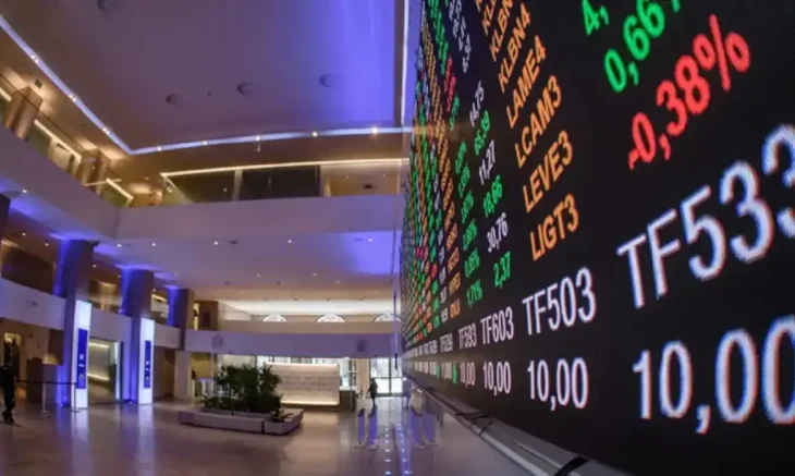 Bolsa interrompe série  histórica de altas; dólar sobe