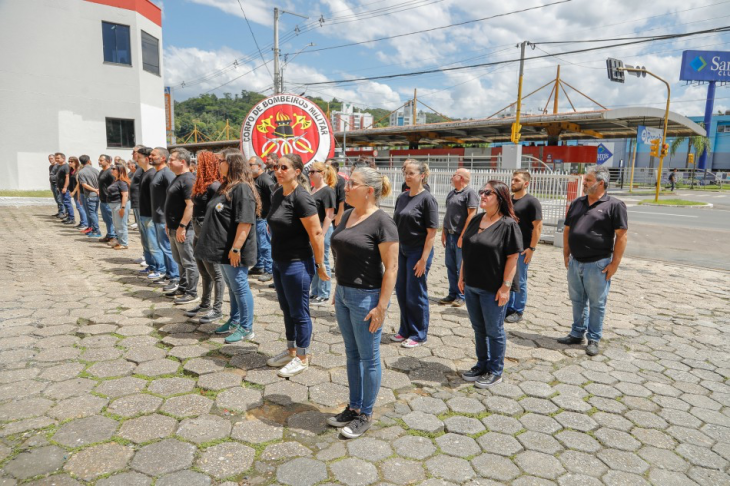 Blumenau forma 1ª brigada de incêndio com servidores públicos