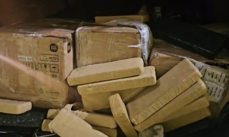 Adolescente é apreendido com 300 kg de maconha e carro roubado