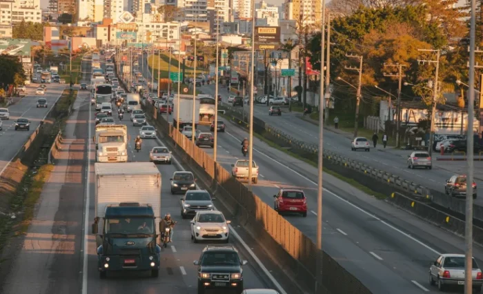 Movimento intenso deve marcar o feriadão  na BR-101 e rodovias da Arteris Litoral Sul