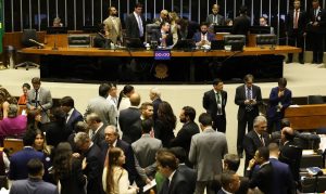 Aprovado projeto que impõe barreiras ao aborto legal para menores vítimas de estupro