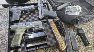 PRF prende motorista e apreende armas em abordagem na BR-101