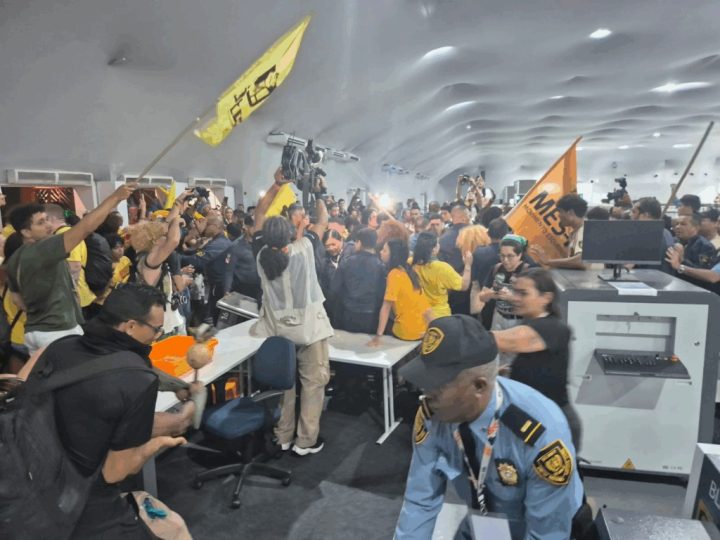 Segurança fica ferido após confronto com manifestantes na COP30