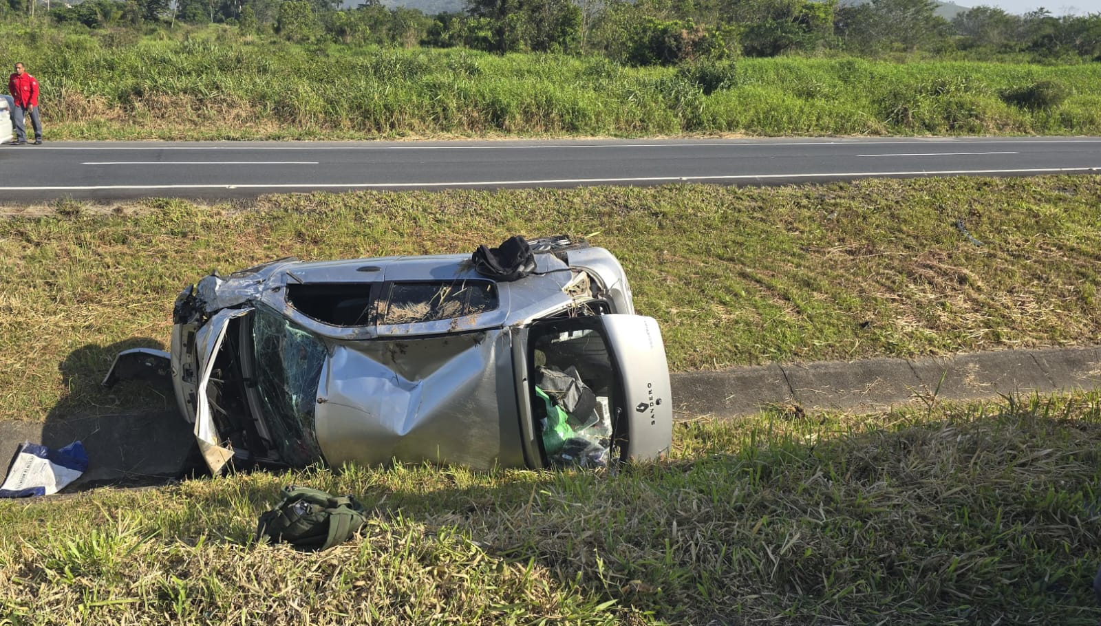 Capotamento na BR-470 mobiliza equipes e deixa motorista ferida