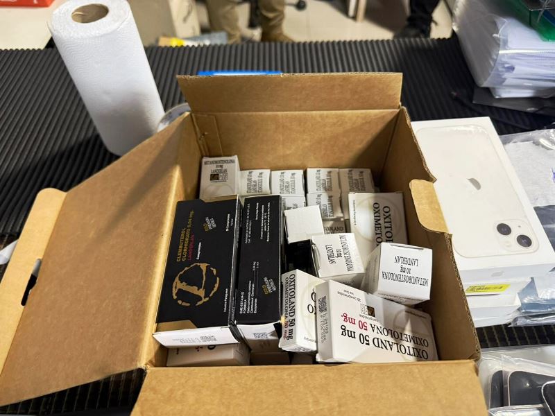 Fiscais encontram iPhones, remédios e anabolizantes piratas em depósito
