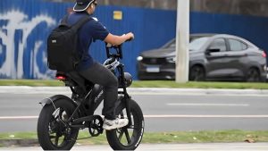 O que muda com as novas regras para conduzir ciclomotores a partir de 2026