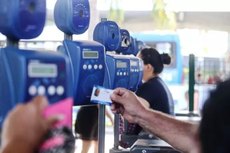 Florianópolis anuncia fim do pagamento em dinheiro nos ônibus