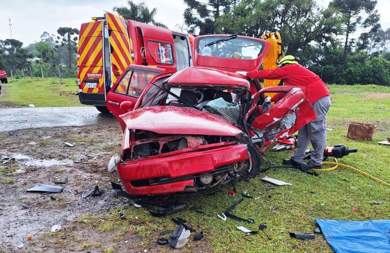 Casal morre em acidente e bebê de 11 meses fica em estado grave em SC