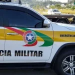 Polícia flagra 11 pessoas em carro e crianças no porta-malas em Florianópolis