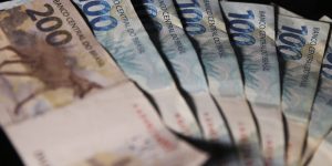 Orçamento de 2027: governo envia projeto com superávit