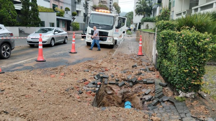 Rompimento de adutora poderá deixar bairros sem água; saiba quais