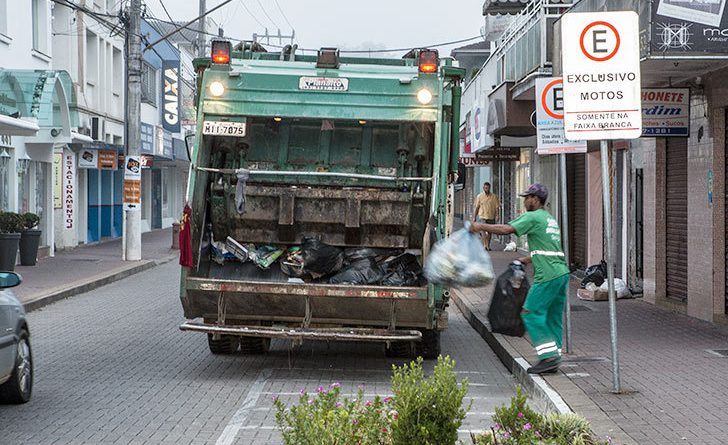 Gaspar avalia redução na taxa de coleta de lixo para 59% dos moradores
