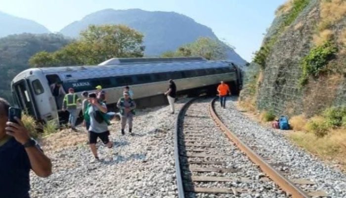Descarrilamento de trem provoca mortes e deixa dezenas de feridos