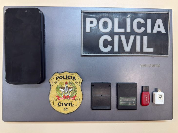 Jovem é alvo de operação por produção de conteúdo sexual