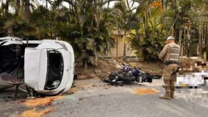 Duas pessoas morrem em grave acidente entre carro e moto na SC-108
