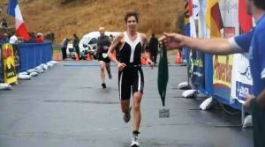 Triatleta americana morre em ataque de tubarão nos EUA