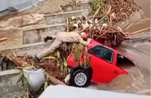 Chuva forte provoca mortes, alagamentos, deslizamentos e mobiliza resgates em Petrópolis
