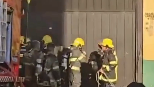 Incêndio com explosão em supermercado fere bombeiros em Santana do Livramento