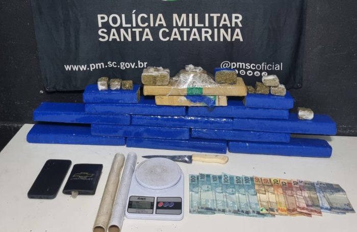 PM atende denúncia de violência doméstica e flagra tráfico em residência