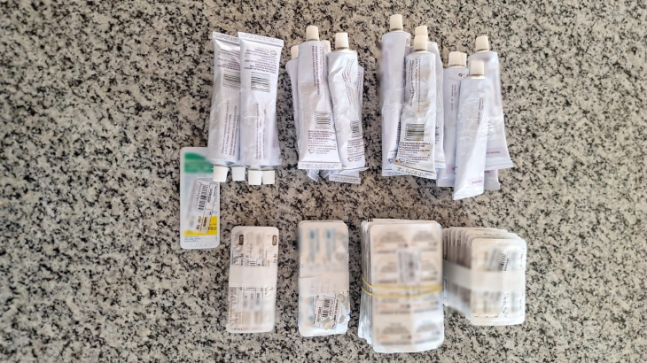 Servidora é suspensa por acúmulo de cargos e desvio de medicamentos