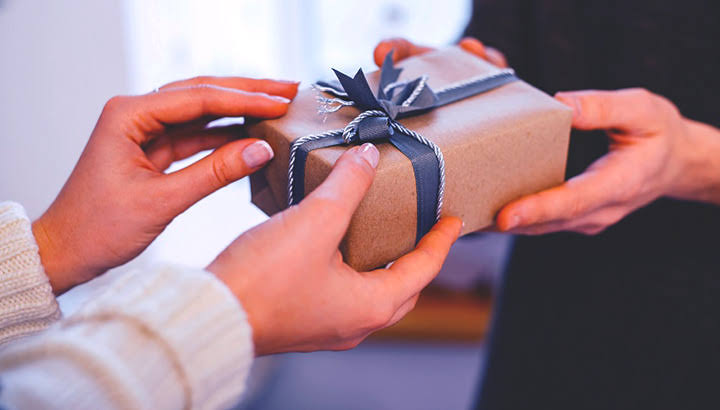 Presente de amigo secreto: veja opções criativas a partir de R$ 30
