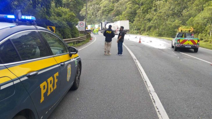 Vídeo: engavetamento na BR-376 causa morte e interdita rodovia