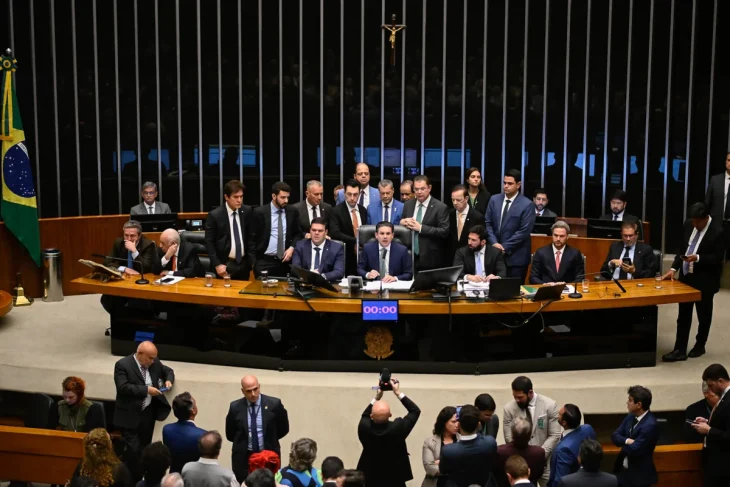 Janela partidária acelera troca de 52 deputados