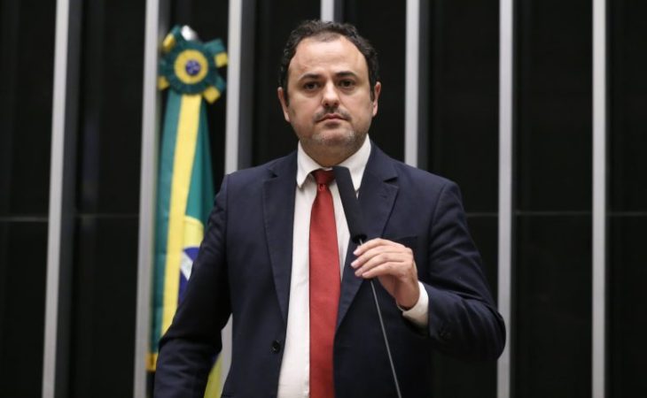 Deputado Glauber Braga tem mandato suspenso após caso de agressão