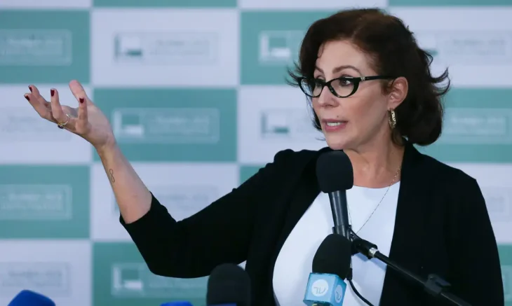 Carla Zambelli renuncia ao mandato de deputada federal