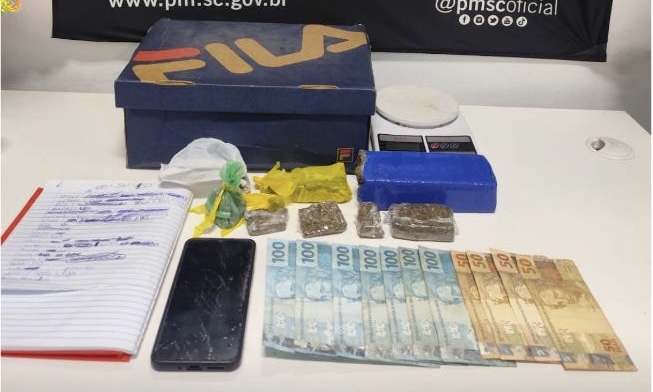 Jovem preso por tráfico usava o trabalho como ponto de venda