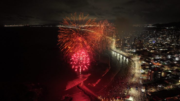 Navegantes recebe 2026 com shows e queima de fogos em dois pontos da orla